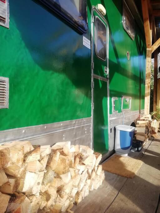 Truck & Pod Creative Nature Retreat. Bantry Extérieur photo
